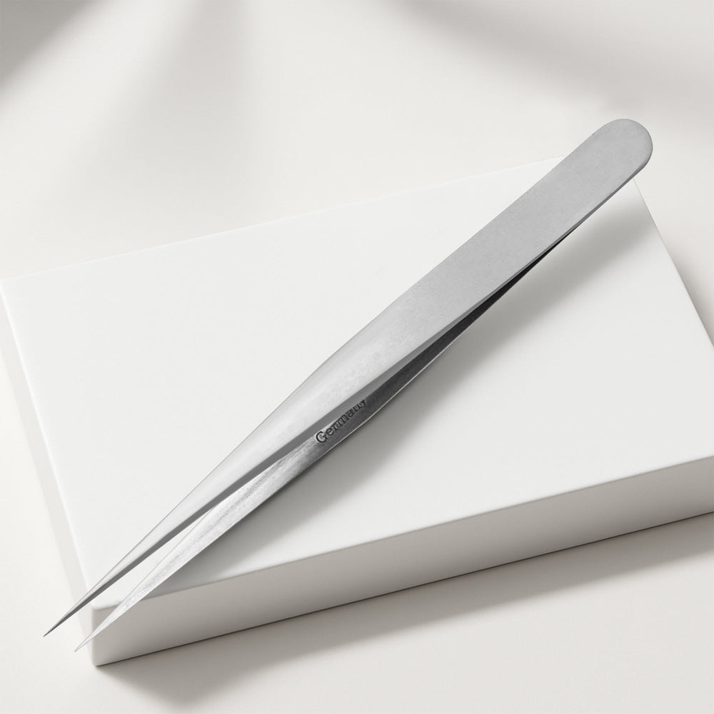 Tweezers - super pointed shape – ergonomic handle shape